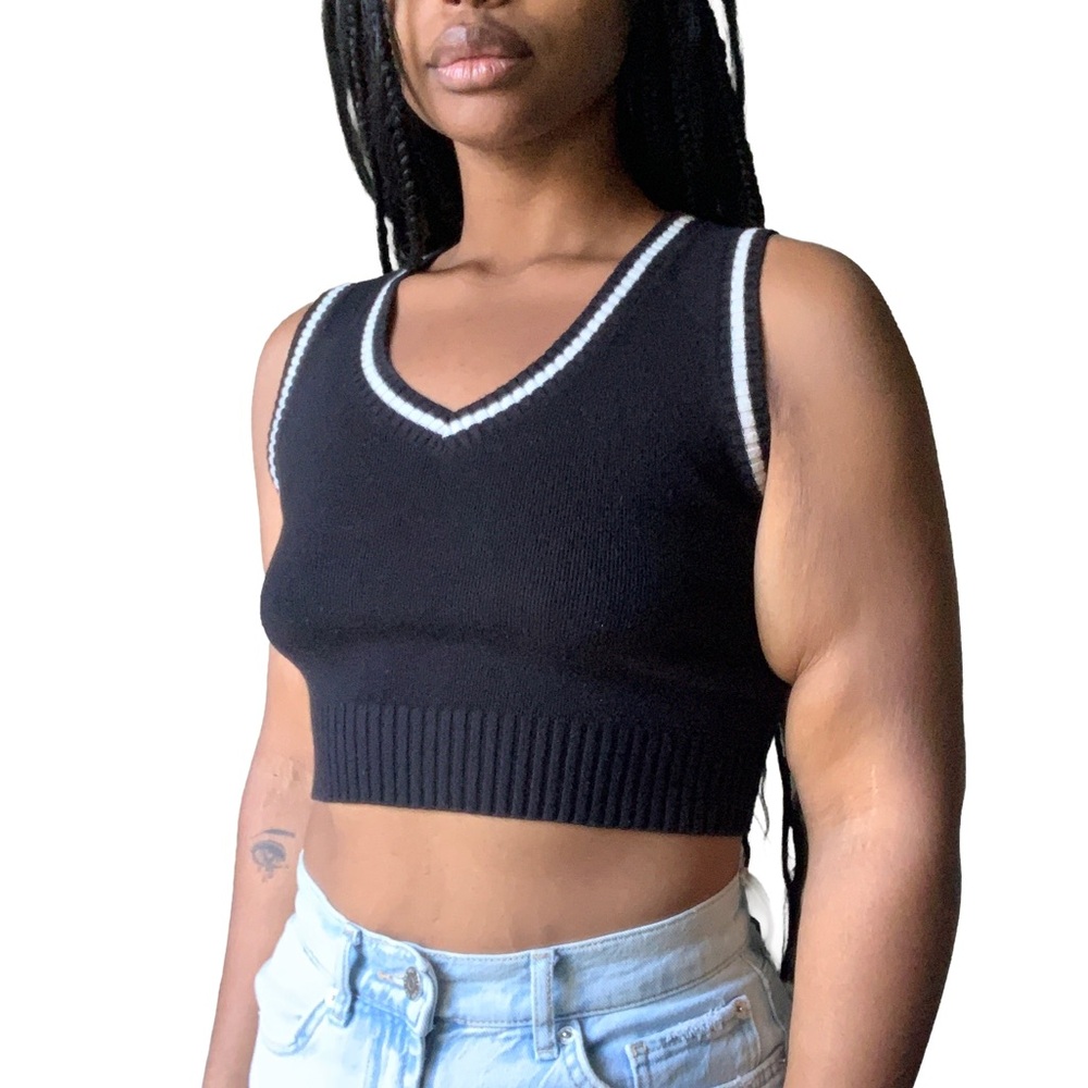 Black cropped V-Neck sweater vest